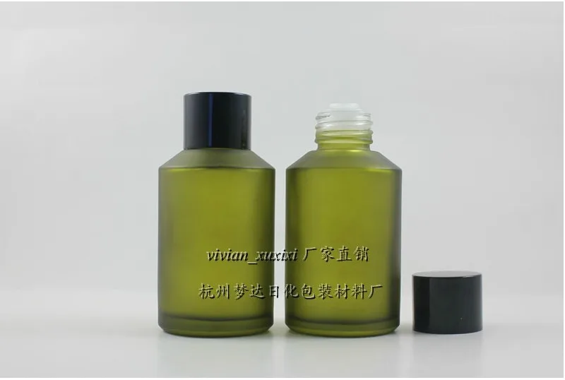 

50pcs empty 125 ml round light green frost glass lotion packaging with black screw cap , 125ml cosmetic bottle for liquid cream