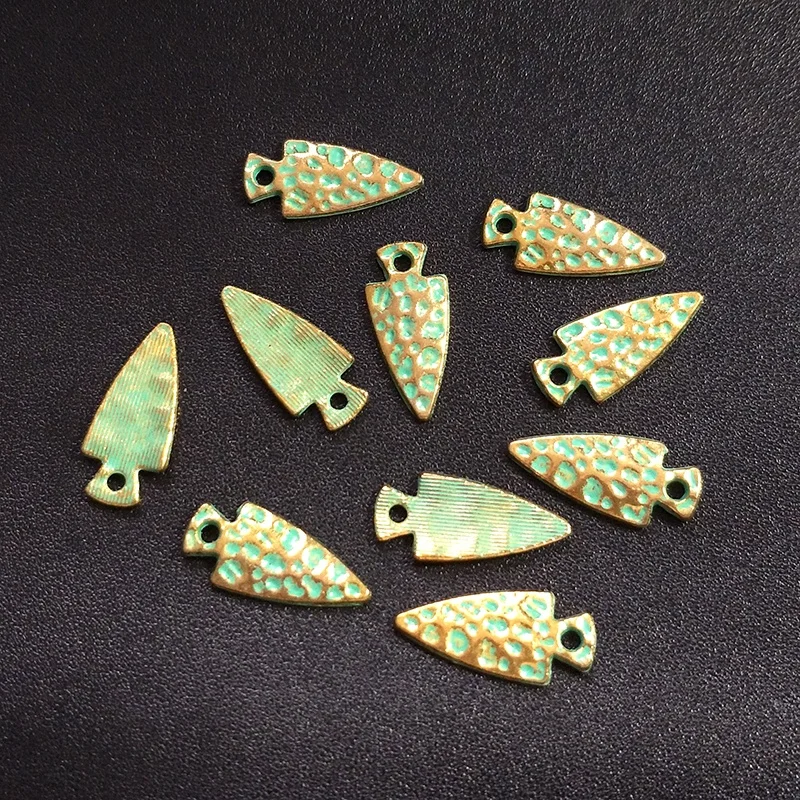 20pcs 21MM Retro Patina Plated Zinc Alloy Green Triangle Teeth Charms Pendants For DIY Jewelry Accessories PJ012