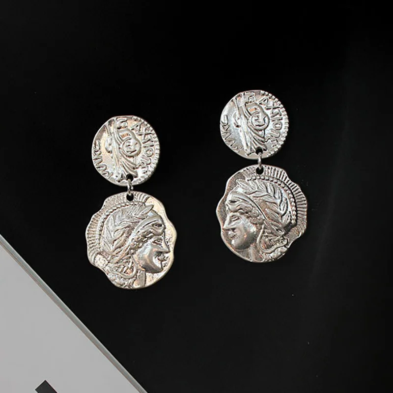 Carvejewl Vintage Ladies Queen Head Portrait Coin Earrings Women Party Round Disc Face Medal Gold Silver Color dangle earrings