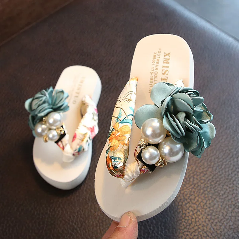 Chanclas antideslizantes para niños y niñas, zapatos de playa a la moda, sandalias de pellizco, zapatillas de flores para mujer, novedad de verano