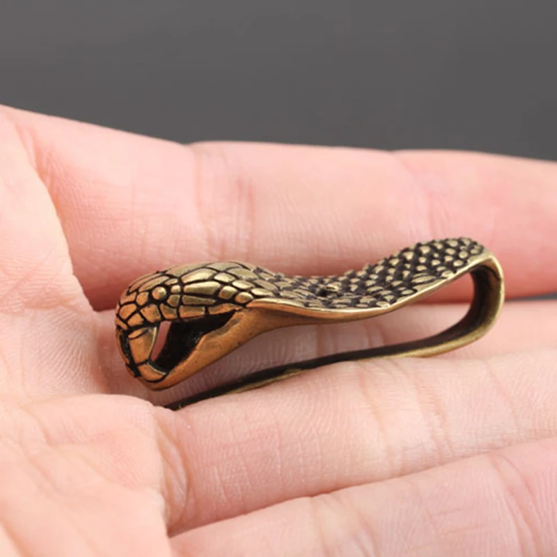 Vintage handmade Copper Cobra Head Keychains Pendant Retro Brass Snake Key Chain Belt Hang Cloth Hook Buckle Keyring Accessories