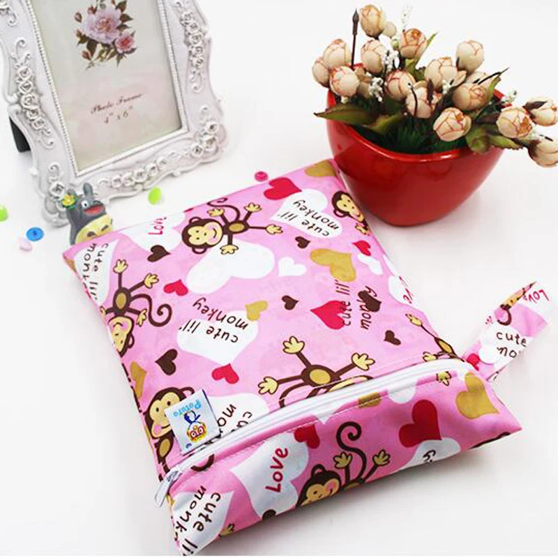 Travel PUL Wet Bags Baby Waterproof Cloth Diaper Bag Single Zipper Print Reusable Baby Nappy Wet Dry Bags Wetbags 25x20cm