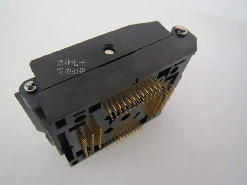 Bancada de teste com encaixe para entrada ic