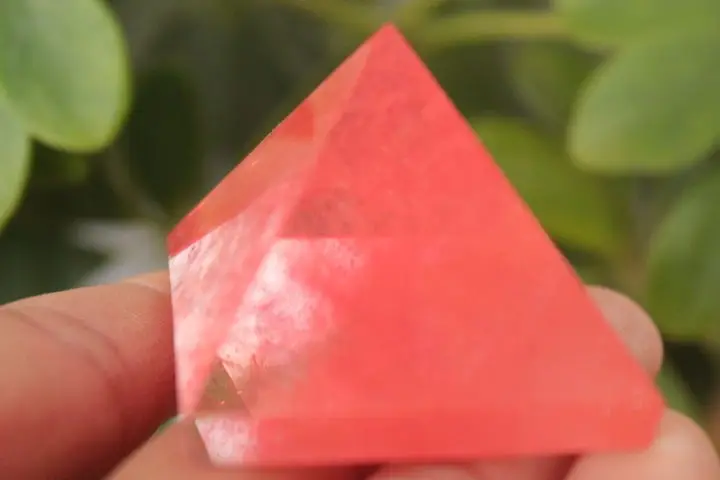 36.8g RED SMELTING QUARTZ CRYSTAL PRETTY PYRAMID HEALING