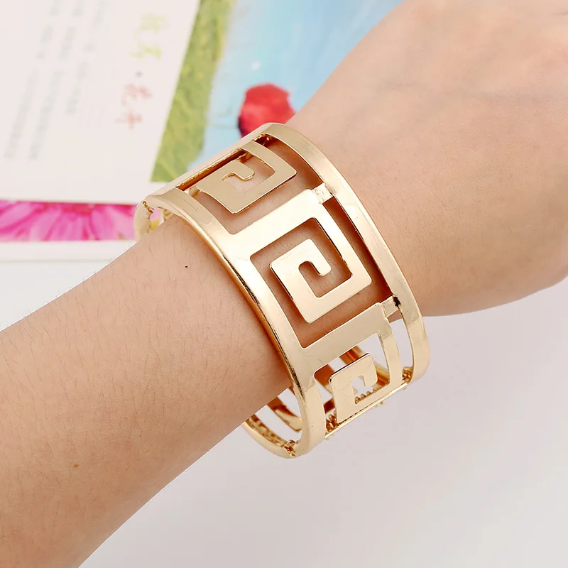 Picture: KMVEXO Top Quality Luxurious Gold Color Personality Exaggerate Punk Cuff Bracelets Bangles For Women 2020 Pulseras