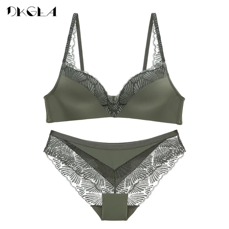 New Fashion Lingerie Thin Cotton Bra Panties Set Lace Brassiere Wire Free Bra Set Deep V Sexy Underwear Set Women Embroider Bras