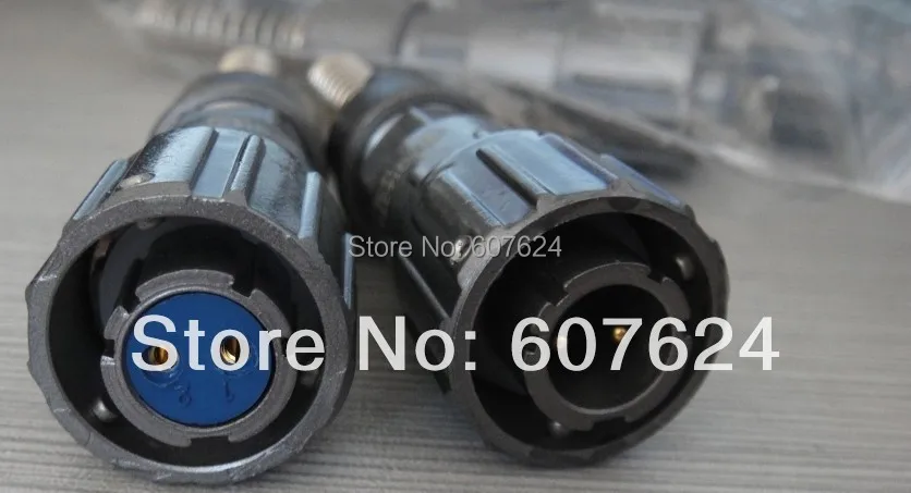 FQ14-2TJ-5 YR розетка новая и оригинальная