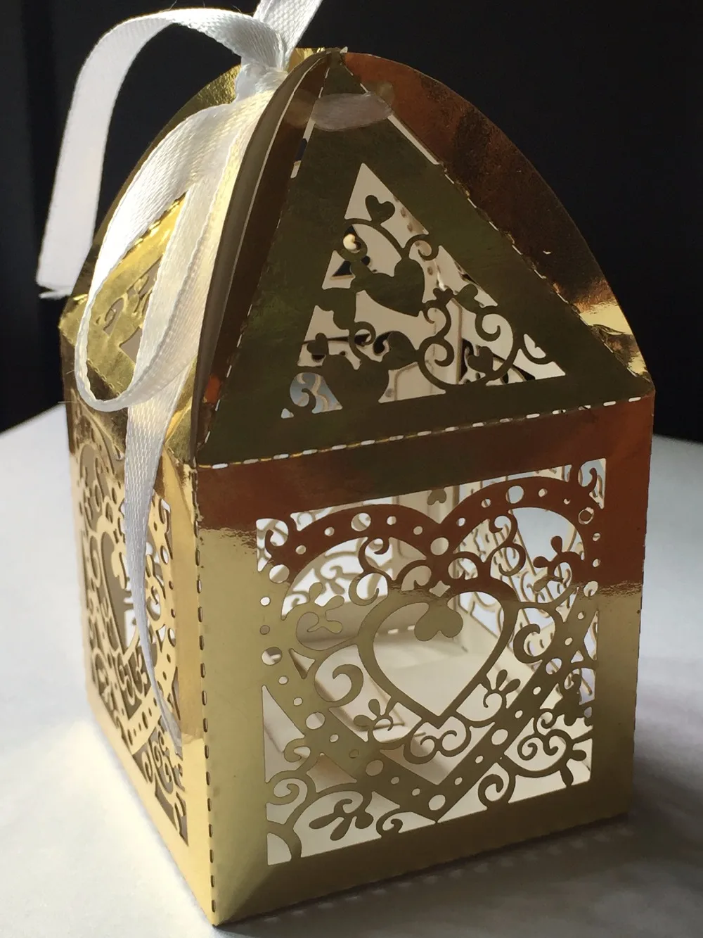 

300pcs Metallic Paper Gold Heart Candy Box Wedding favors Decor DIY Chocolate Gift Boxes with ribbon for Wedding Party Favors