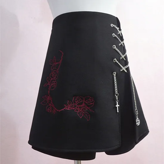 Female Darkness Girl Shorts Skirts Gothic Punk Lolita Retro Vintage Women\'s Rose Embroidery Chain Bandage Criss-Cross Bottoms