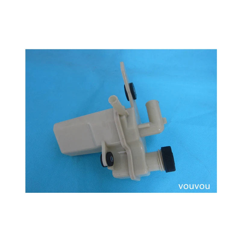 

car accessories power steering pump oil bottle BN9R-32-690 for Mazda 3 1.6 engine 2003-2010 BK