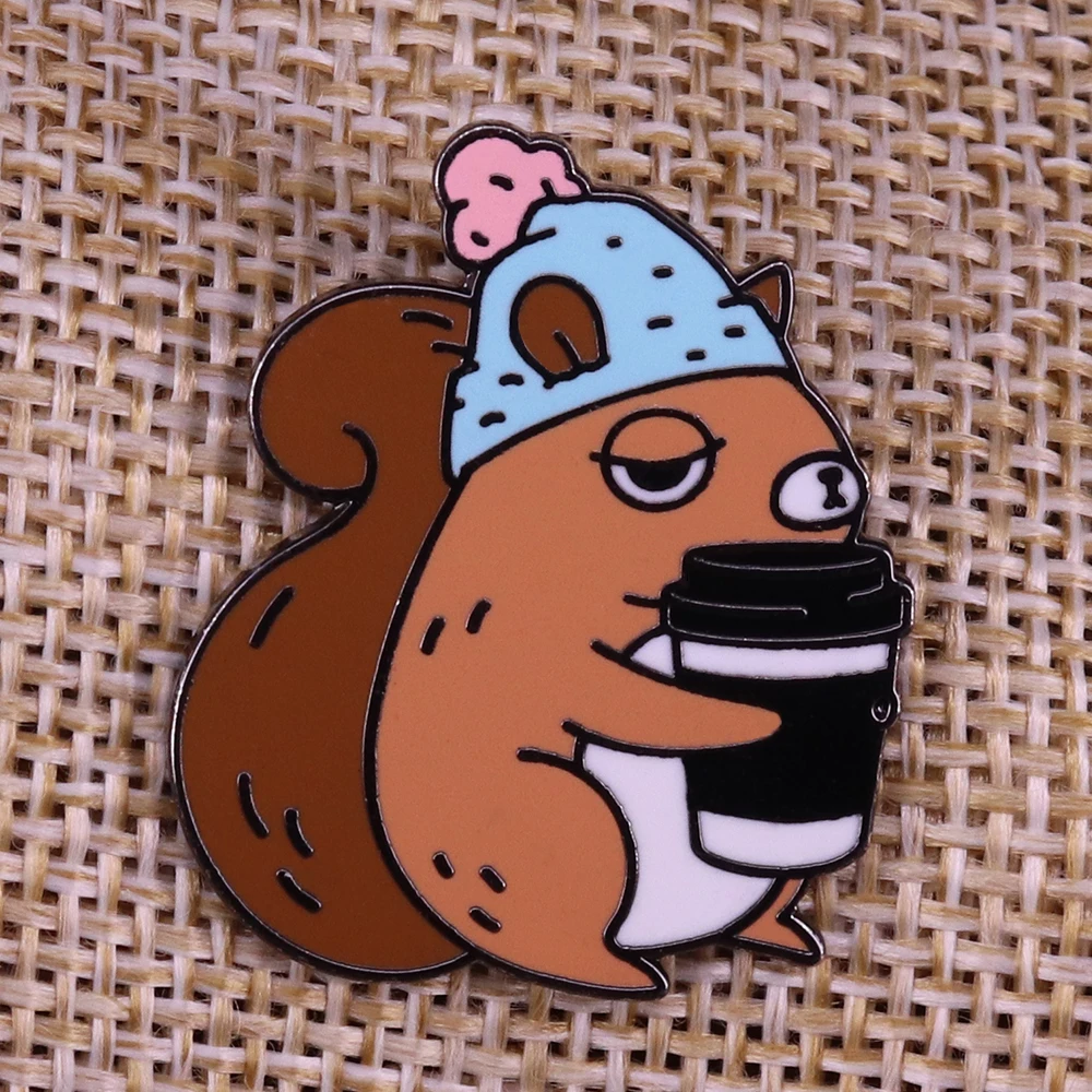 Badge d'animaux de la forêt d'écureuil, épingle en émail d'automne, cadeau d'anniversaire