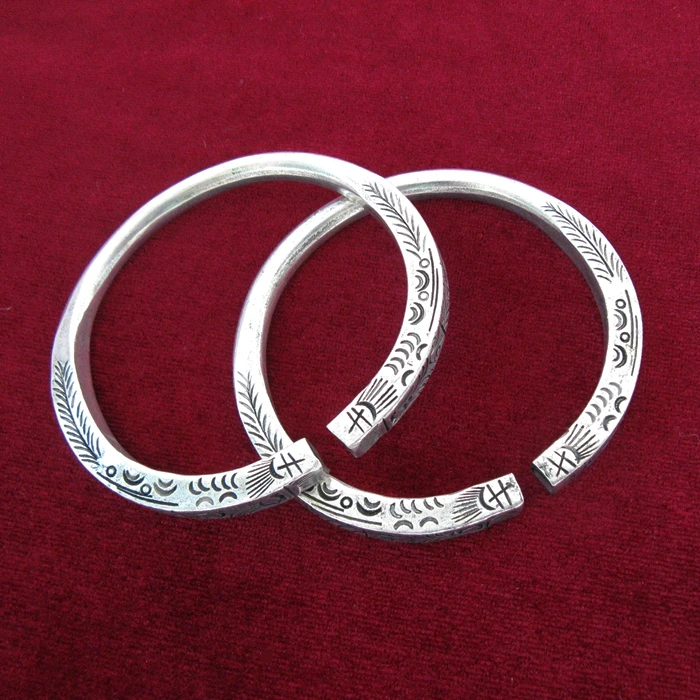 

Guizhou Miao Ethnic Style Jewelry Handmade Traditional Miao Silver Bracelet