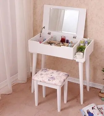 To receive a table with mirror dresser. Cosmetics