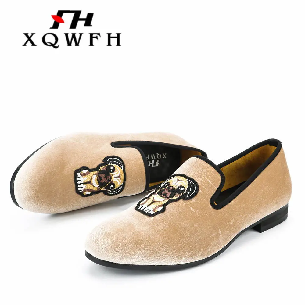 New Fashion Beige Velvet Men Loafers Handmade Embroidery Pup Men  Dress Shoes Comfortable Men\'s Smoking Shoes