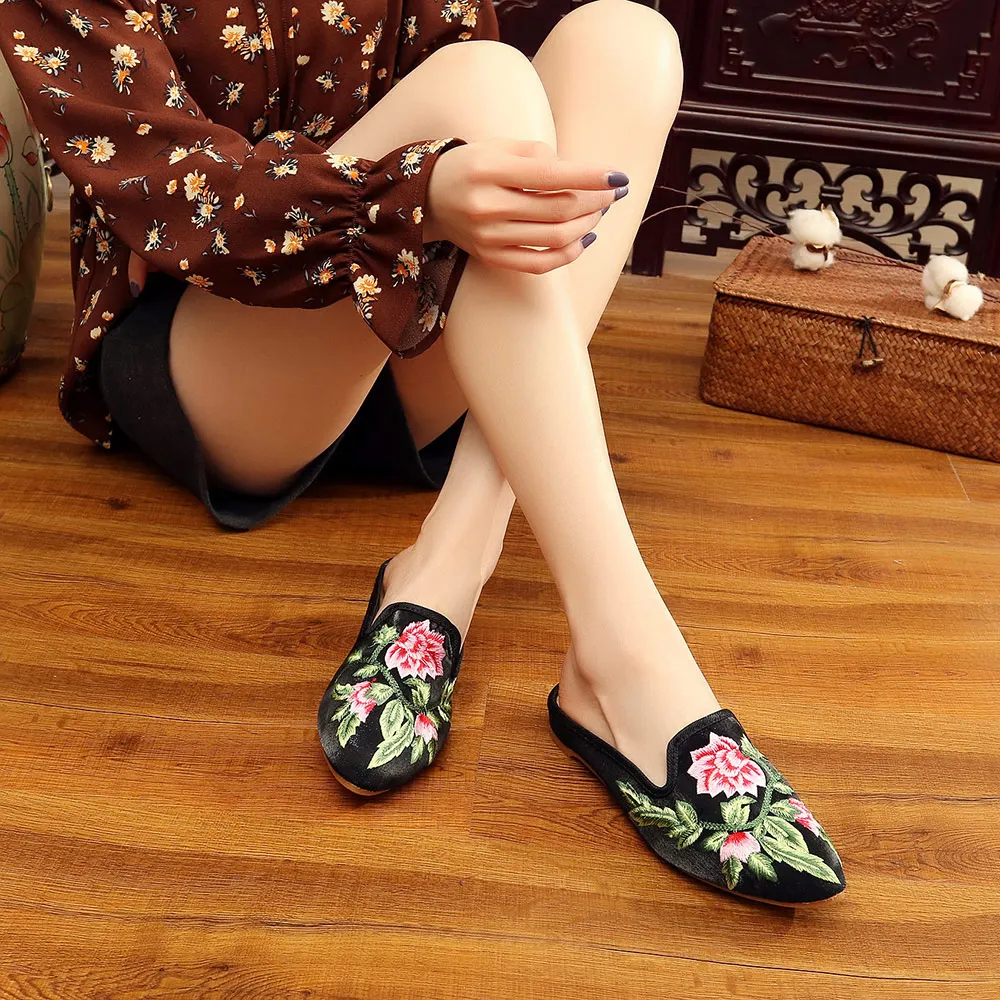 Veowalk Flowers Embroidered Women Flannel Cotton Mules Slippers Close Pointed Toe All Season Leisure Ladies Comfort Flat Shoes