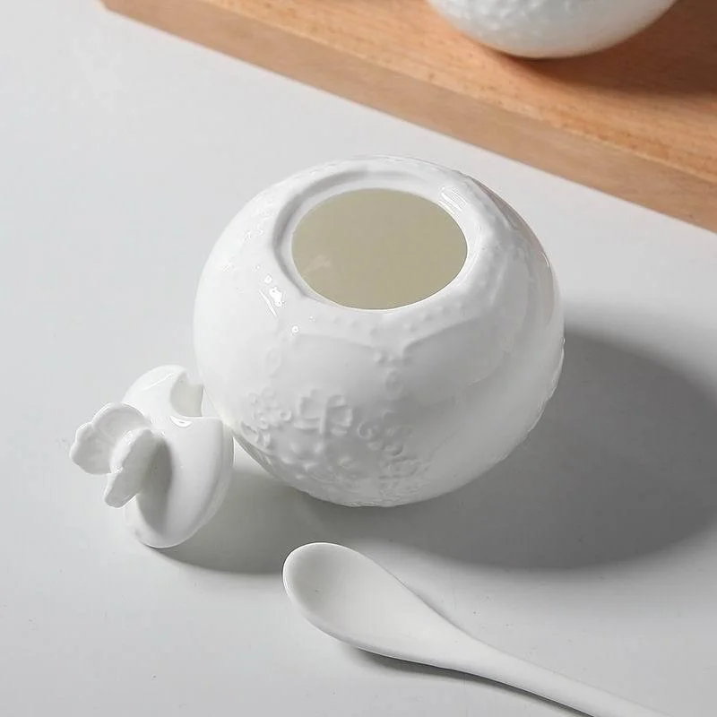 Ceramic relief seasoning pot condiment pot sugar bottleceramic bone china seasoning bottle European kitchen utensils