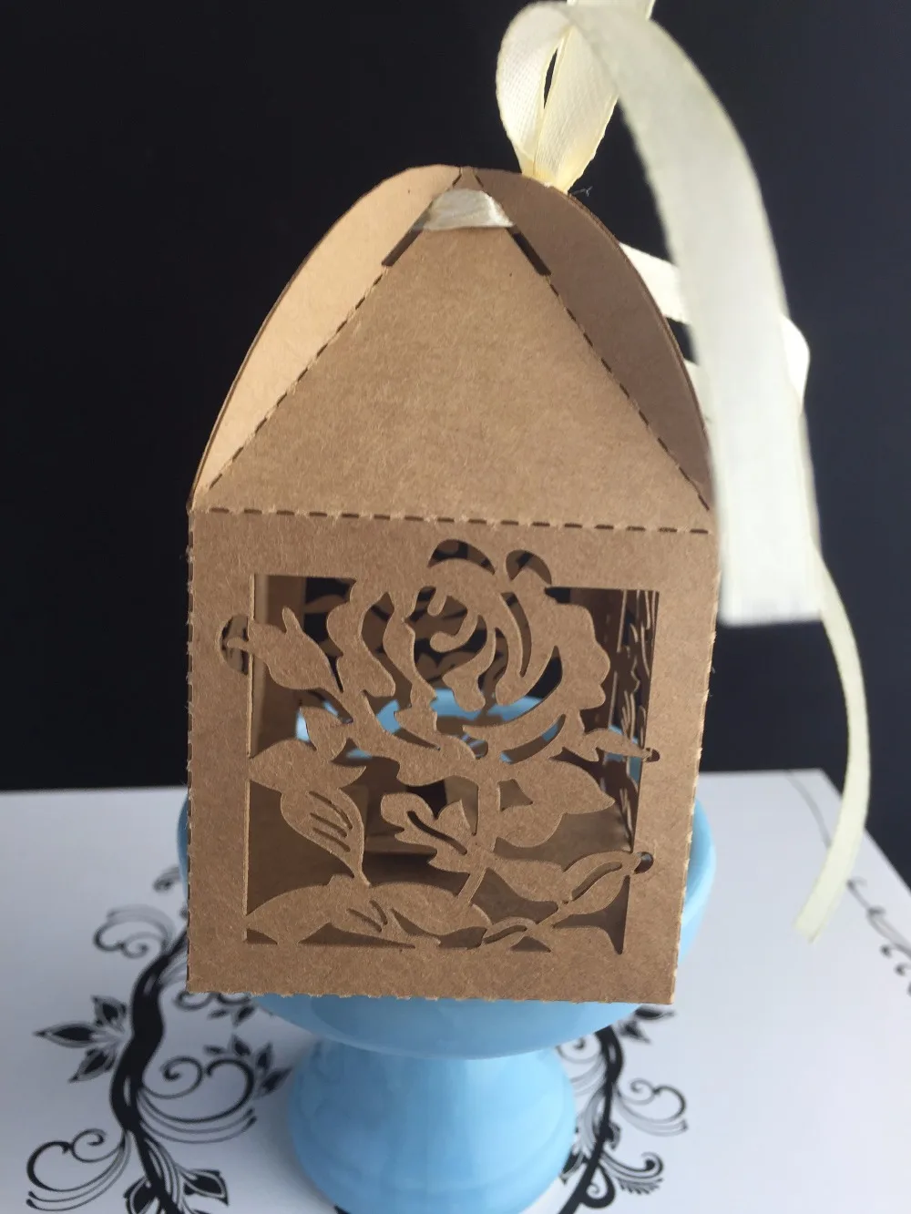 

300pcs Kraft Paper Brown Rose Wedding Favor Boxes with ribbon,Laser Cut Wedding Party Decorative Gift Candy Packaging Boxes