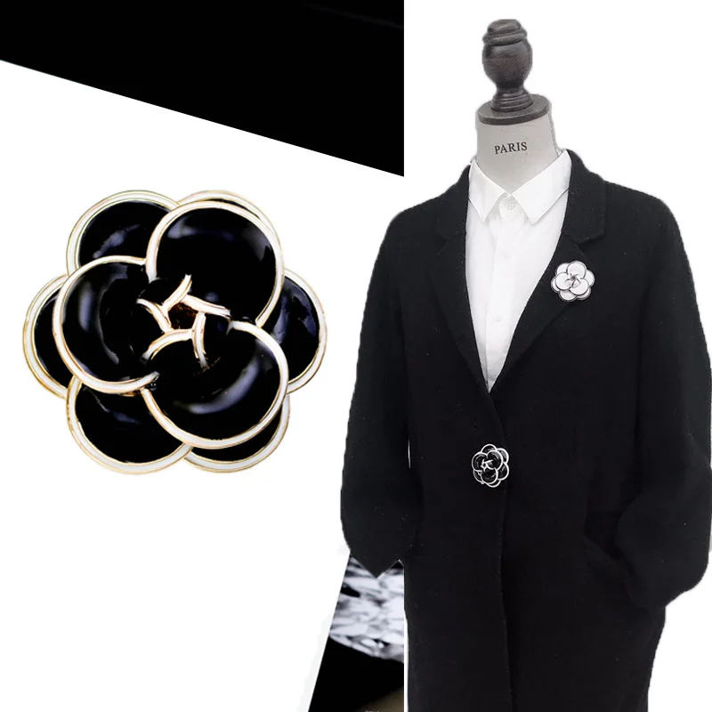 

Simple Black Camellia Brooch Female Small Incense Double C Coat Pin Retro Luxury Atmosphere Korean Jewelry