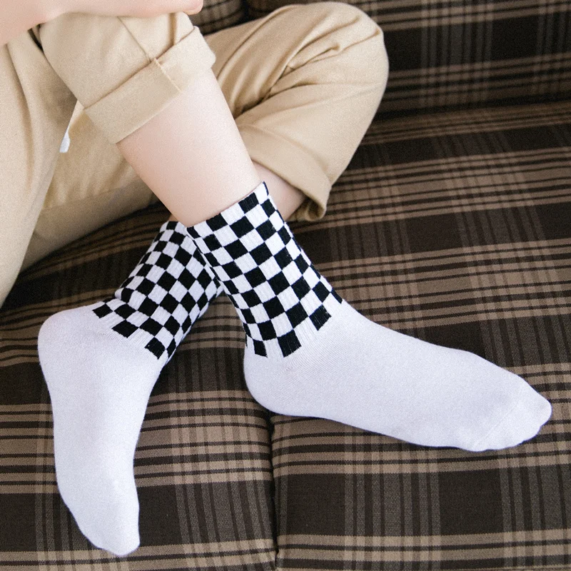 Women's Novelty White and Black Squares Skateboard Socks.Chic Harajuku Checkerboard Hiphop Socks Sox Long Sock Meias