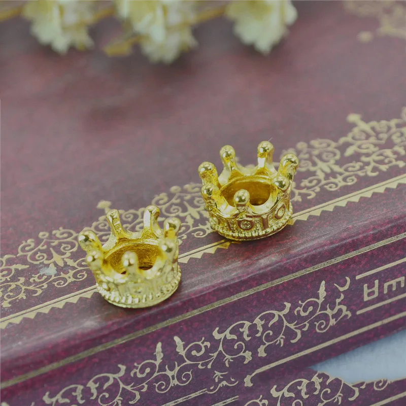 50 pz/lotto 10x7mm Oro Argento Bronzo Antico Crown Branelli di Fascino Connettori Pendenti e Ciondoli End Beads Cap Per Il FAI DA TE monili Che