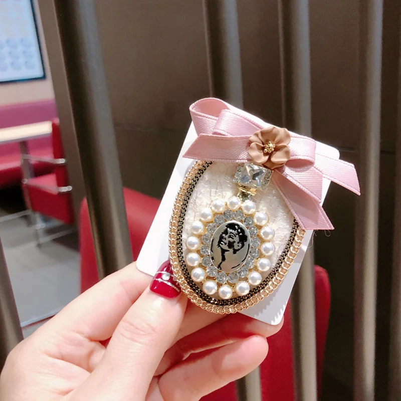 Vintage Luxury Black White Bow Bottle Pearl Flower Brooch Fashion Clothing For Woman Accessories