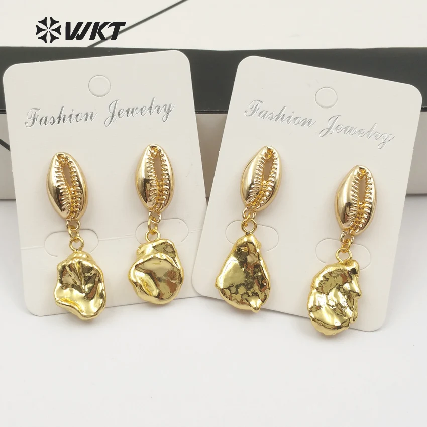 

WT-E453 Metal Studs With Full Gold Dipped Freshwater Pearl Pendant Wild Coast Beach Cowrie Shell Jewelry For Women Vogue Earring