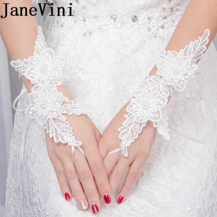 

JaneVini White 2018 Bridal Gloves Short Lace Wedding Gloves with Pearls Appliques Fingerless Wrist Length Bridal Accessories