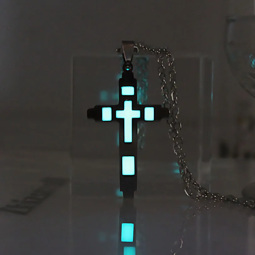 Cross necklace glowing Necklace Pendants cross keyChain Fashion Jewelry glow in the dark boy men women girl necklace