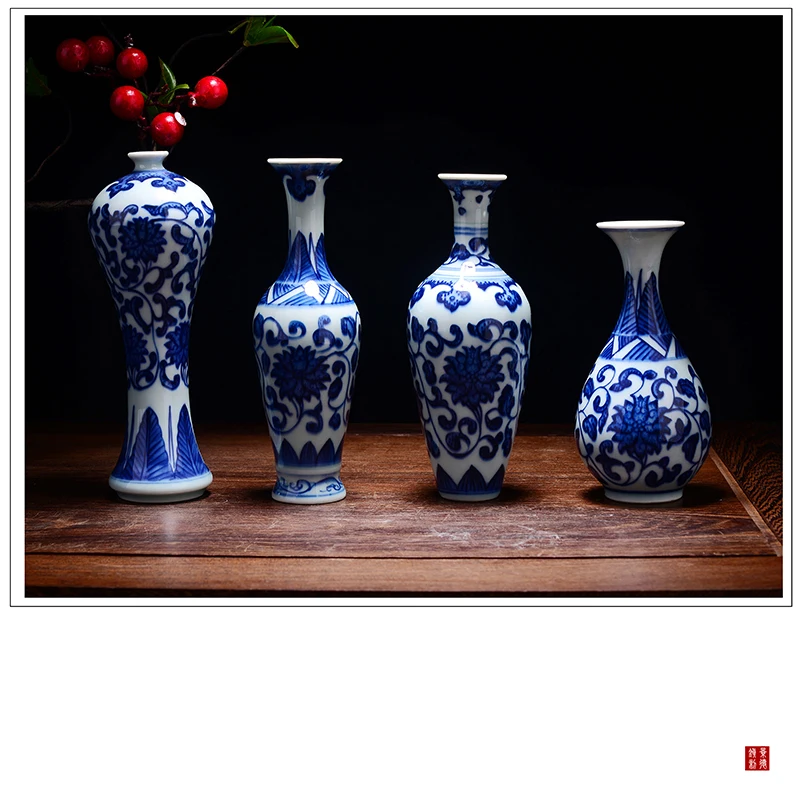 Jingdezhen Antique Handmade Handpainted Blue And White Ceramic Small Vase Furnishing Articles Chinese Creative Flower Arranging