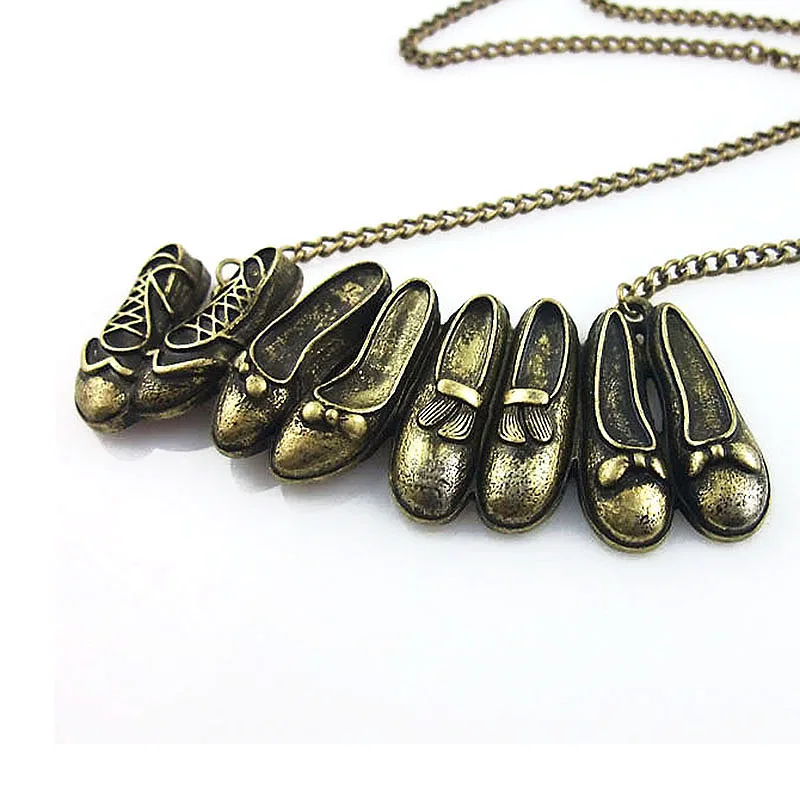 Vintage Style Four Pairs of Shoes Metal Pendant Antique Brass Long Chain Necklace for Women Retro Necklaces Lady Fashion Jewelry