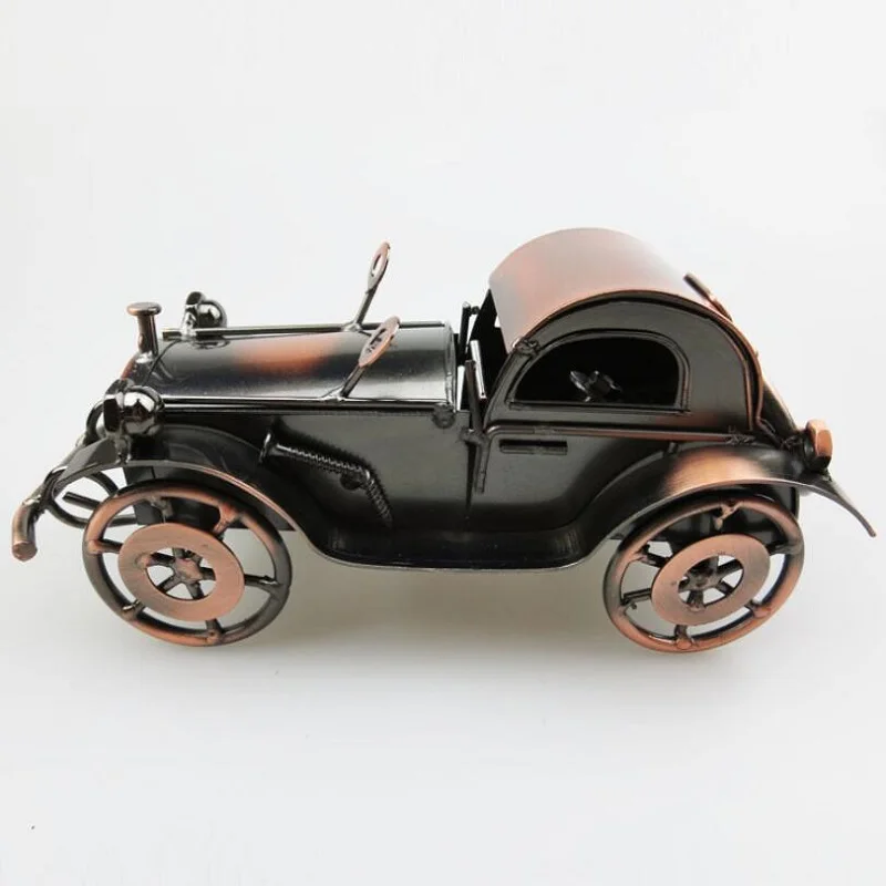 Ornamen Mobil Tua Besi Pengocok Tulang Dekorasi Jendela Retro dan Nostalgia Mobil Antik