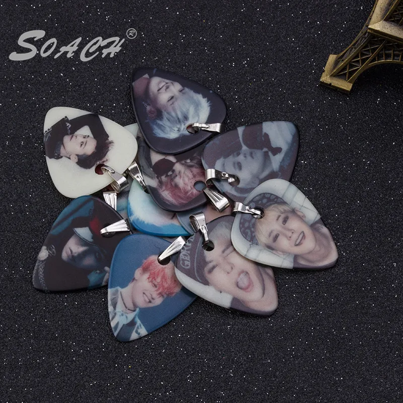 SOACH In 2016 the new guitar pick pendant necklace Halloween design necklace pendant, luminous 1 mm guitar pick pendant necklace