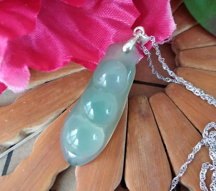 Becautiful Agate Carven Lucky Amulet Pod Pendant Bean Nature Chalcedony Talisman Hanging Nice