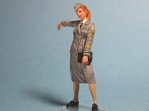 1:35 Resin kit  Beautiful female soldier Unassembled Sculpture for Hobbyists