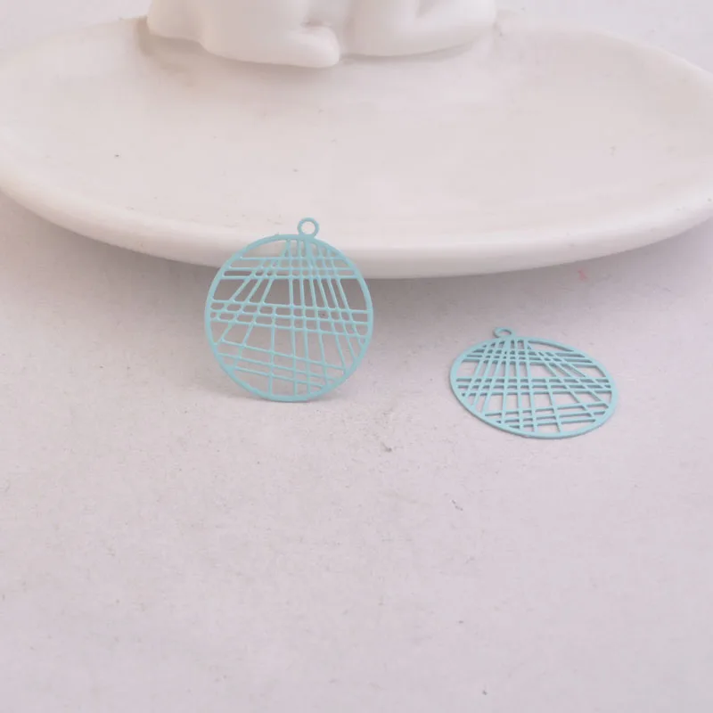 50 Stück AC7406 20*22mm Bemalte Runde Anhänger in Grün-Korallenfarbe für DIY-Ohrringe – Detail 3