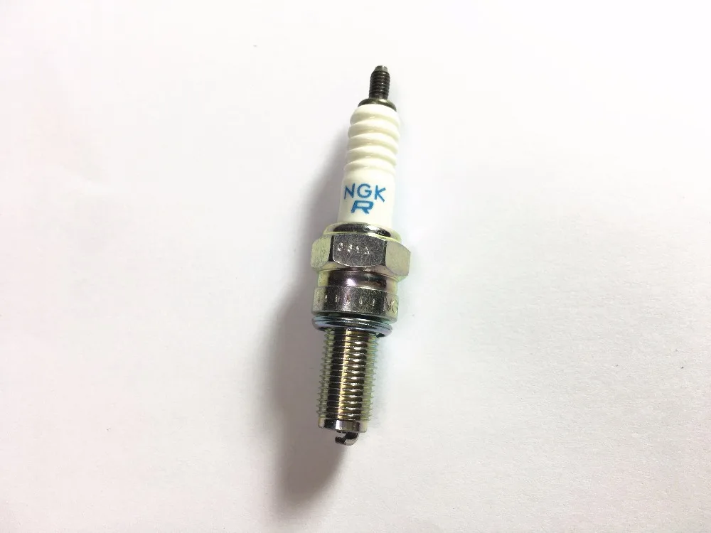 Spark Plug CR8E Resistor type for keeway Silverblade Insignio SpeedGear 250 Outlook Logik Outlander Macis Caffenero 125 150