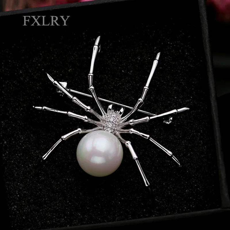 

FXLRY New Design Unisex Pearl Spider Brooches Women and Men Brooch Pin Elegant Party Dress Copper Material Jewelry