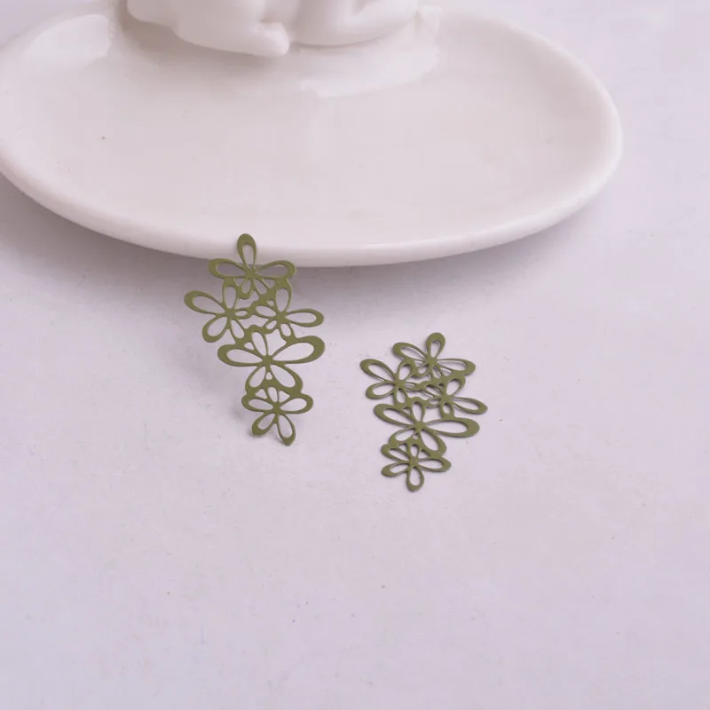 50 Stück AB2343 35mm*16mm Filigrane Anhänger Metall-Blumen Hohlanhänger Verbindungsstücke – Detail 3