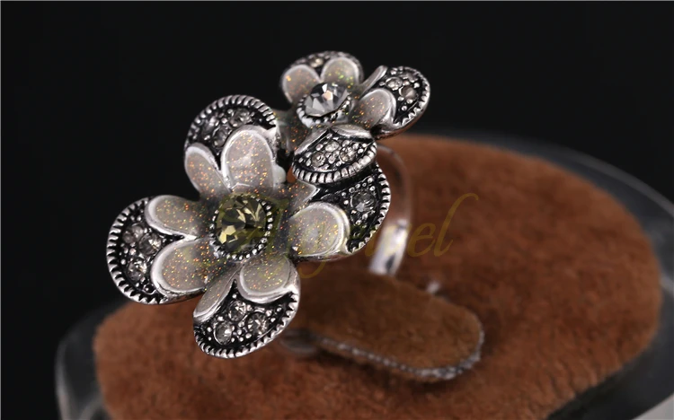 Ajojewel Vintage Fashion Double Flower Women Ring Black Rhinestones Antique Jewelry Retro Style Beautiful Gifts