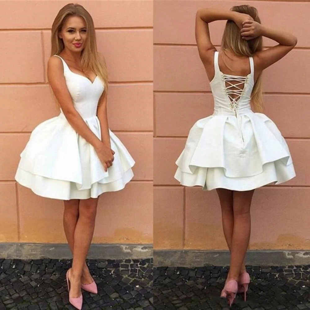 Sexy Criss-cross Straps Backless Little White Homecoming Dresses V Neck Tiered Short Party Dress 2021 Puffy Cheap Cocktail Dress