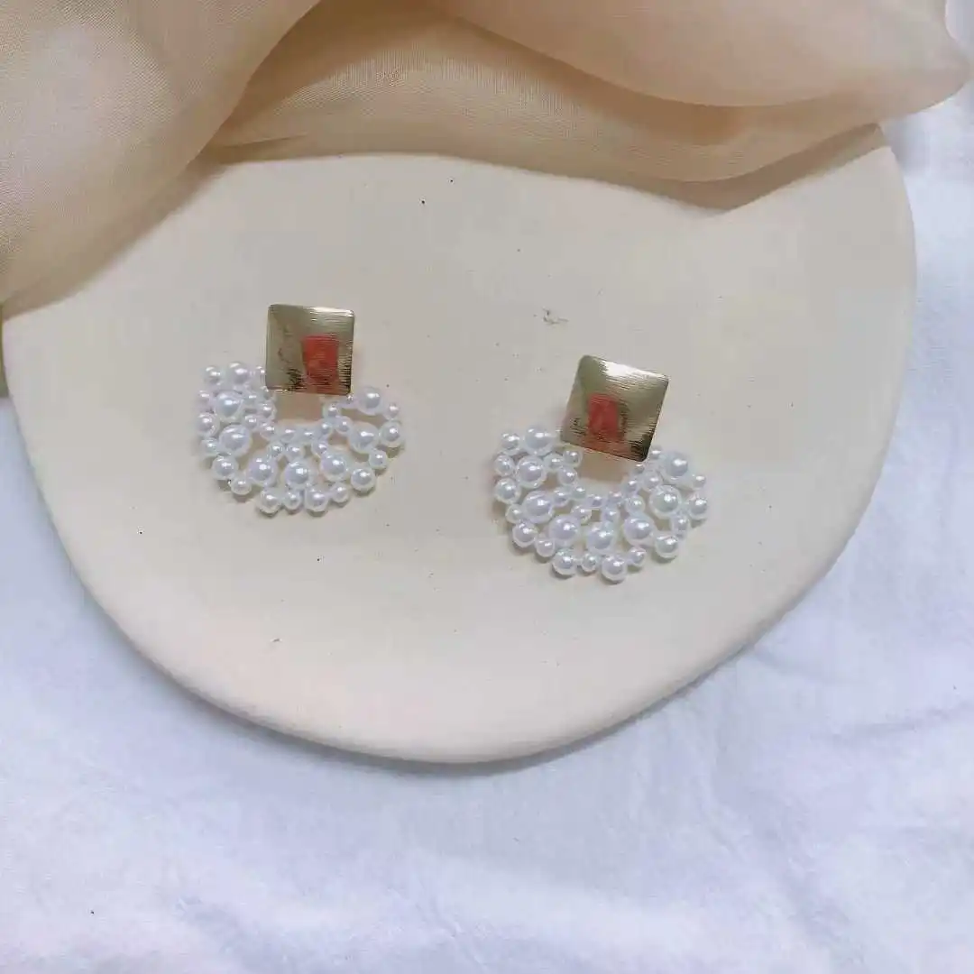 Han Guodong doors with metal pearl stitching fan earrings earrings with her red earrings