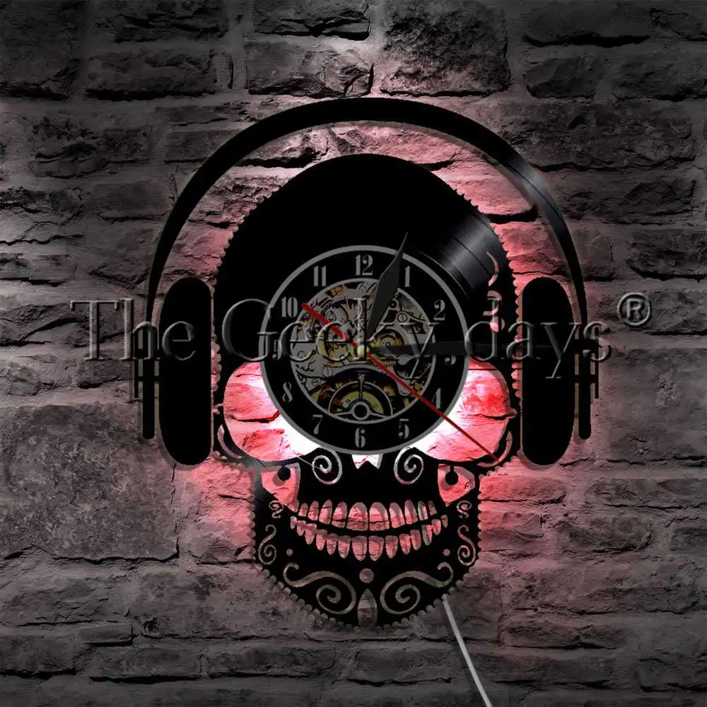 

Wearing Headphones Listen To Music Skull Head Vinyl Record Wall Clock With LED illumination Hippie Skull Decorative Light