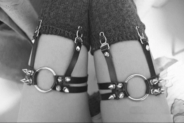 

fashion Sexy real leather Heart Studded Garter Rivet Punk Goth Harajuku Main Garter Belt Leg Ring gift for women