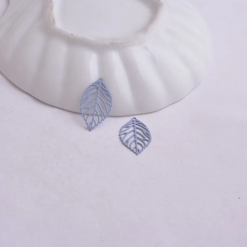 100 Stück/Lot AC2228 20mm*5mm Blatt-Anhänger Filigrane Blätter Anhänger DIY Ohrring-Zubehör – Detail 3