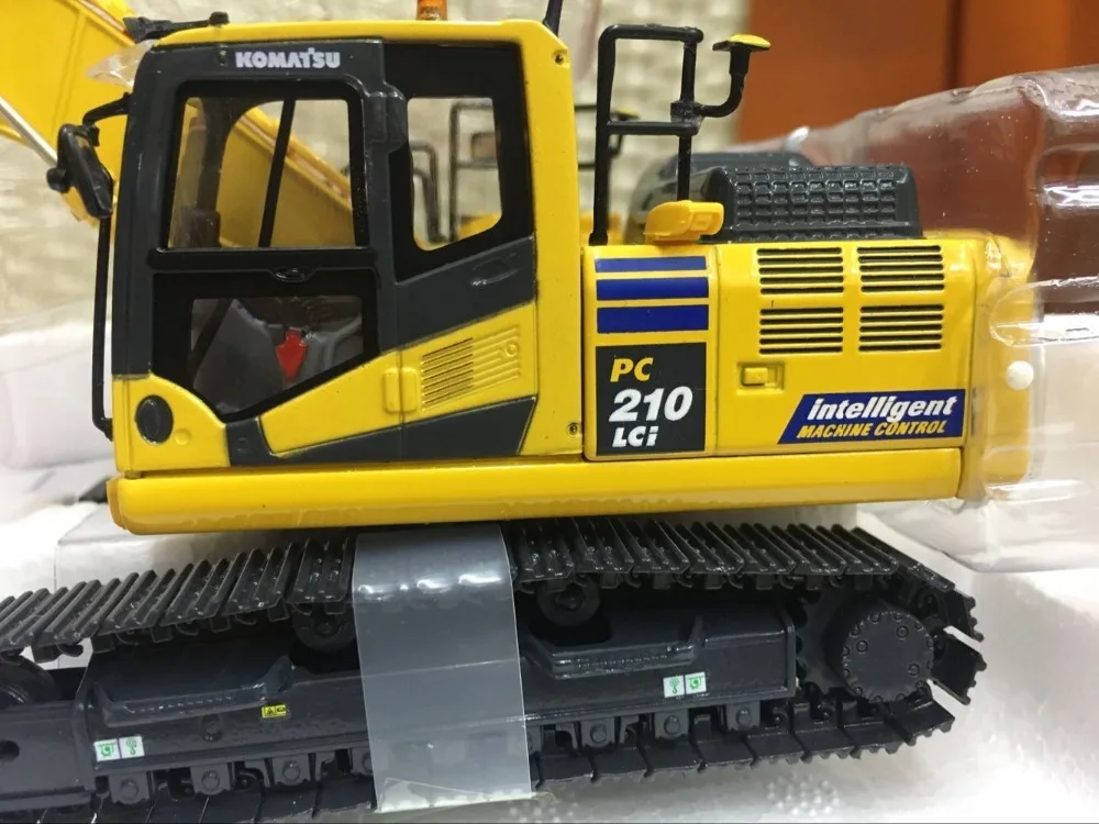 Collectible UH8123 1:50 Komatsu PC210LCi-11 IMC Edition Hydraulic Excavator Construction Machinery Diecast Toy Model Decoration