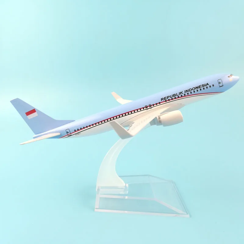 

JASON TUTU 16cm REPUBLIK INDONESIA Plane Model Airplane Model Boeing 737 Aircraft Model Diecast Metal Airplanes 1:400 Plane Toy