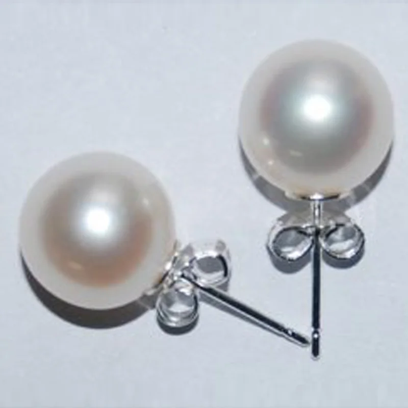 

AAA 8-9mm Round Natural Freshwater Pearl Stud Earrings with Sterling Silver Post