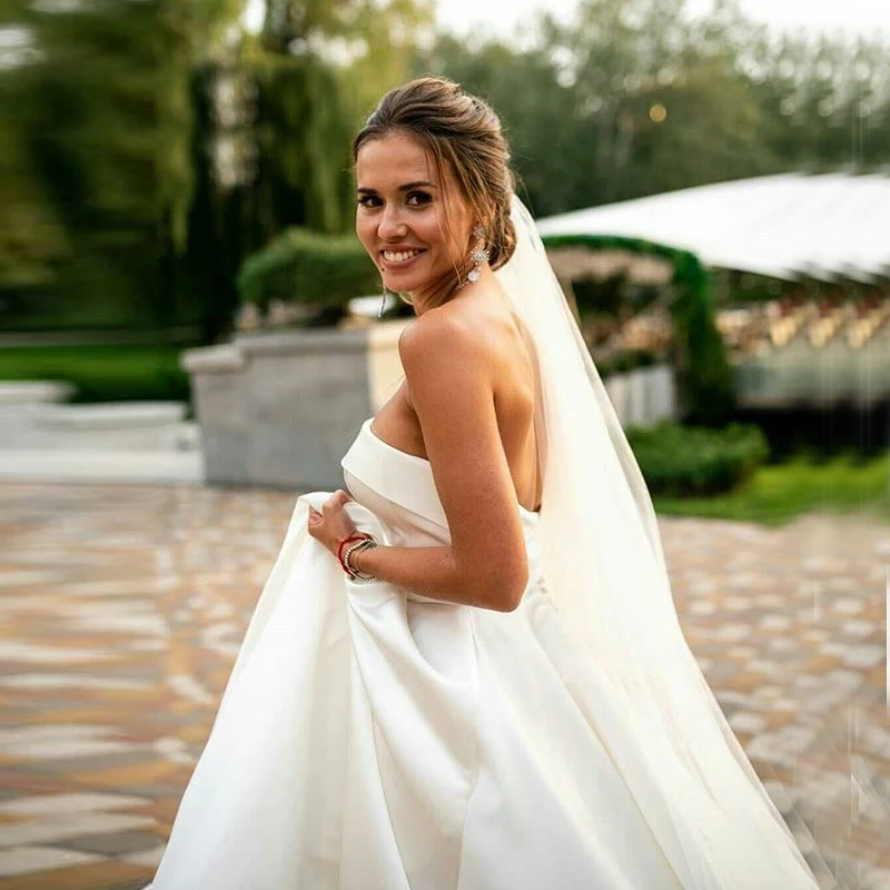 Vestidos De Novia De satén blanco marfil sin tirantes, ropa De boda Simple, línea A, Espalda descubierta, cola De barrido, talla grande