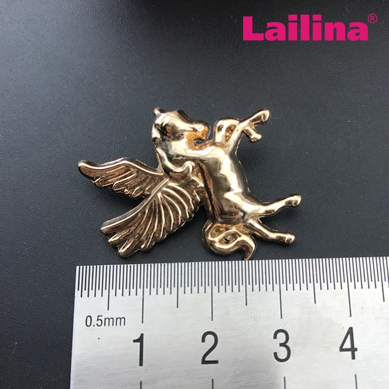 

Gold tone 35mm Animal Horse Brooch pins alloy metal horse broches