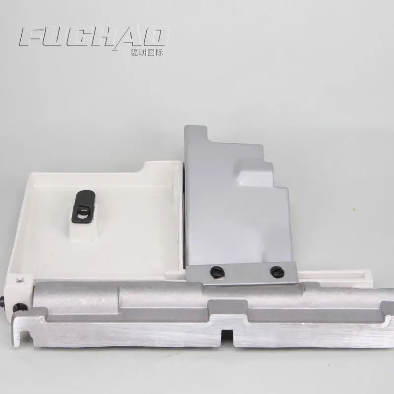 Industrial Sewing Machine Parts SIRUBA four-line Stitching Beng Type Interlocking Machine Door (Lakhan) Bag 747 Door Board